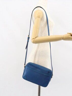 LOUIS VUITTON Epi Trocadero 27 Shoulder Bag Blue M52315 LV Auth ep12657